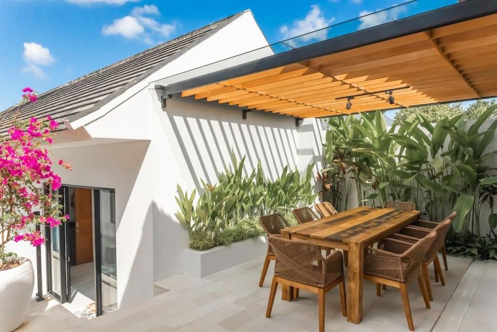 Villa Hakem Elegant And Modern 4 Bedrooms Villa Pool View Canggu  Exterior photo