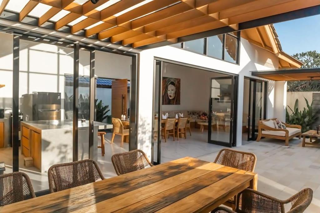 Villa Hakem Elegant And Modern 4 Bedrooms Villa Pool View Canggu  Exterior photo