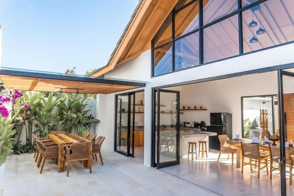 Villa Hakem Elegant And Modern 4 Bedrooms Villa Pool View Canggu  Exterior photo